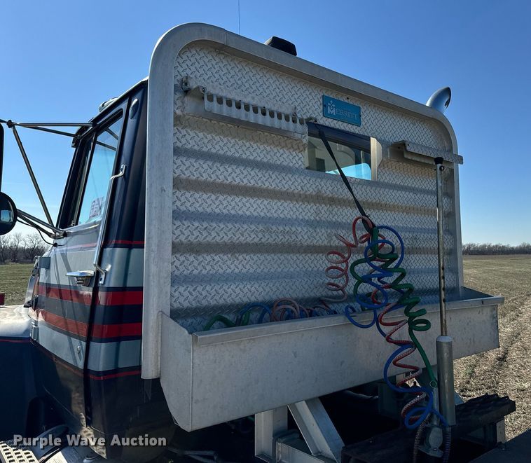 image for item DQ6736 1985 Ford L9000 semi truck