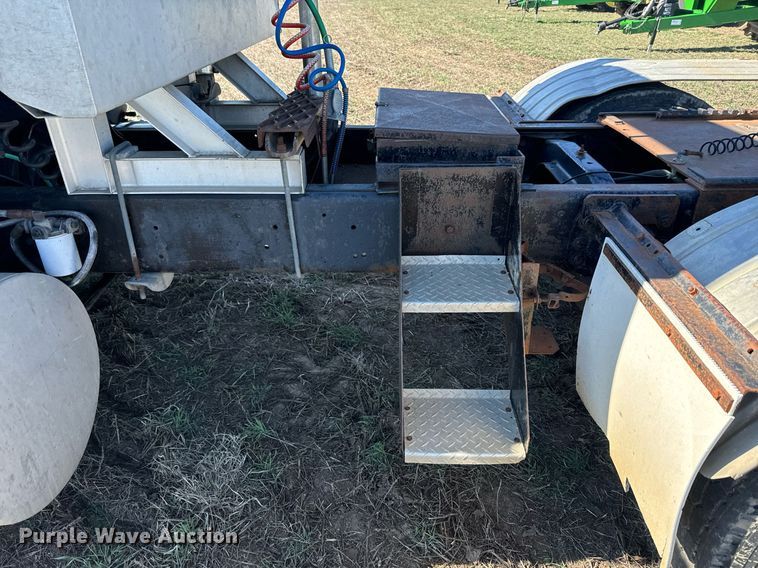 image for item DQ6736 1985 Ford L9000 semi truck