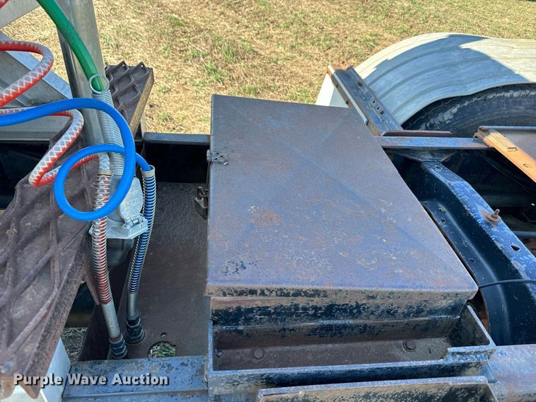 image for item DQ6736 1985 Ford L9000 semi truck