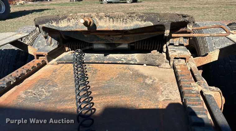 image for item DQ6736 1985 Ford L9000 semi truck