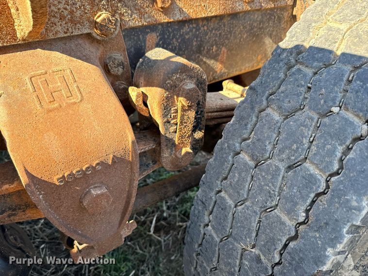 image for item DQ6736 1985 Ford L9000 semi truck