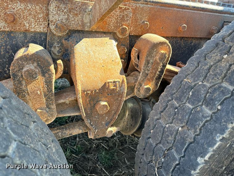 image for item DQ6736 1985 Ford L9000 semi truck