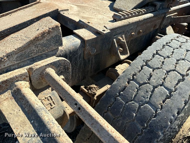 image for item DQ6736 1985 Ford L9000 semi truck