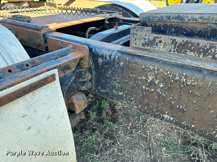 image for item DQ6736 1985 Ford L9000 semi truck