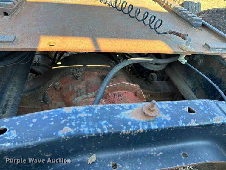 image for item DQ6736 1985 Ford L9000 semi truck