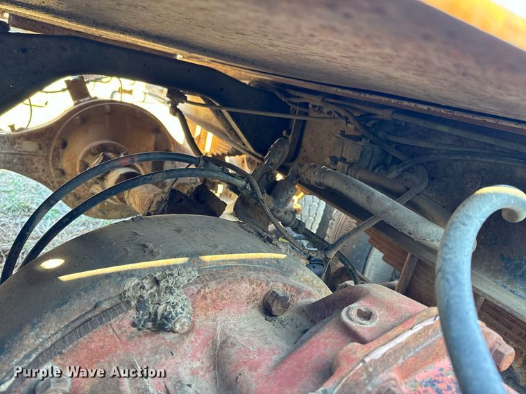 image for item DQ6736 1985 Ford L9000 semi truck