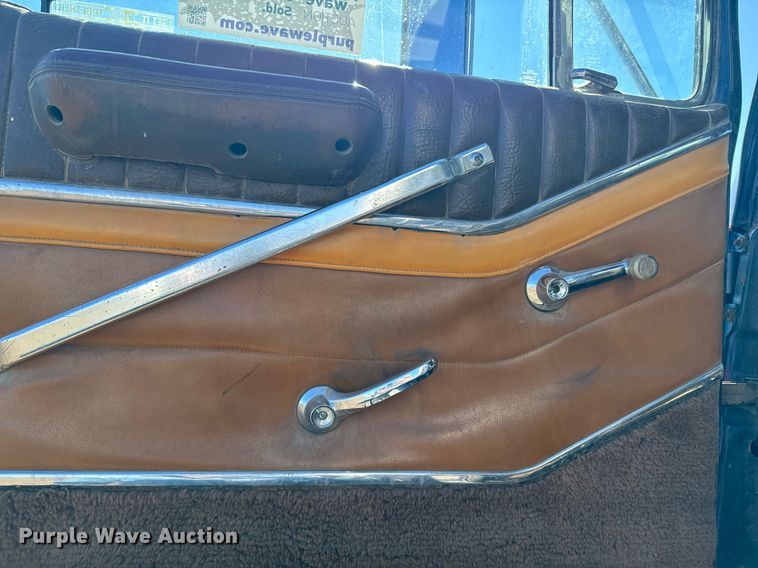 image for item DQ6736 1985 Ford L9000 semi truck