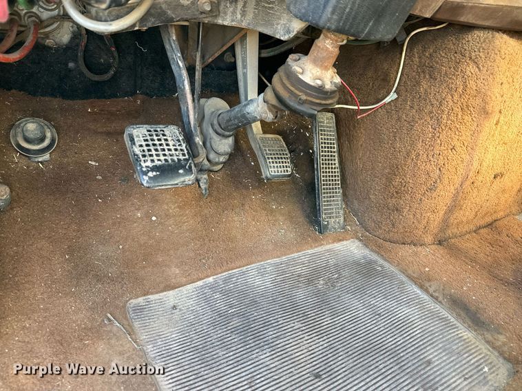 image for item DQ6736 1985 Ford L9000 semi truck