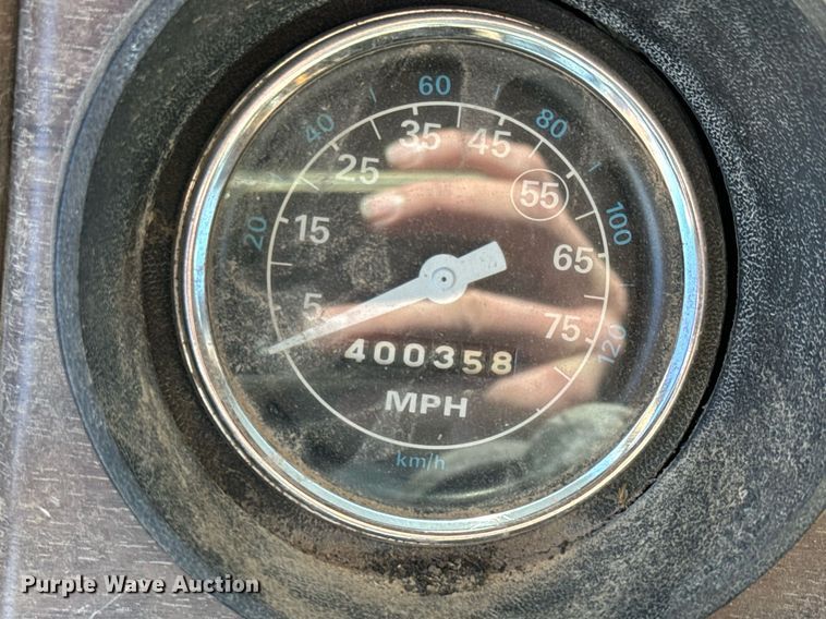 image for item DQ6736 1985 Ford L9000 semi truck