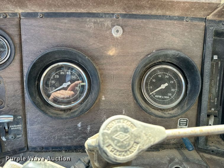 image for item DQ6736 1985 Ford L9000 semi truck