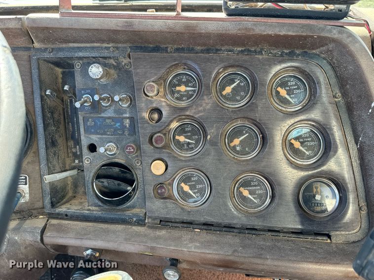 image for item DQ6736 1985 Ford L9000 semi truck