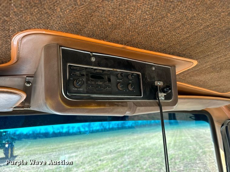 image for item DQ6736 1985 Ford L9000 semi truck