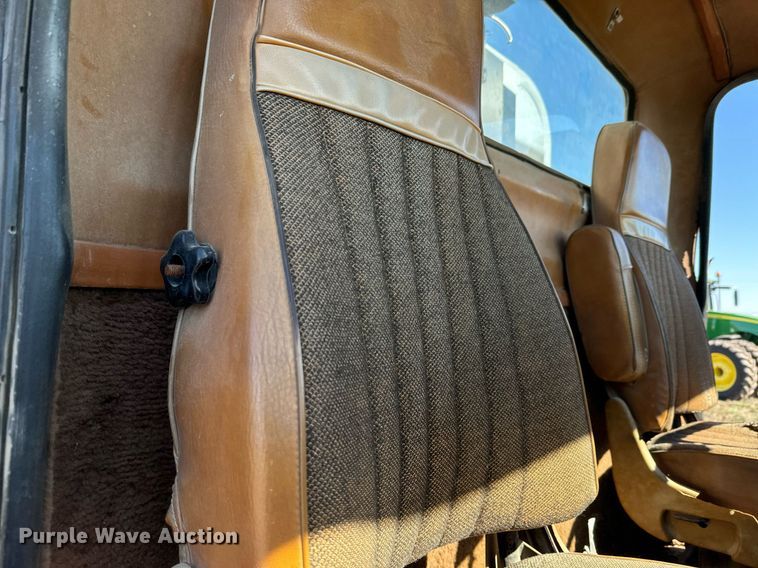 image for item DQ6736 1985 Ford L9000 semi truck