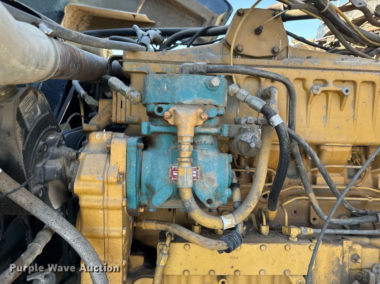 image for item DQ6736 1985 Ford L9000 semi truck