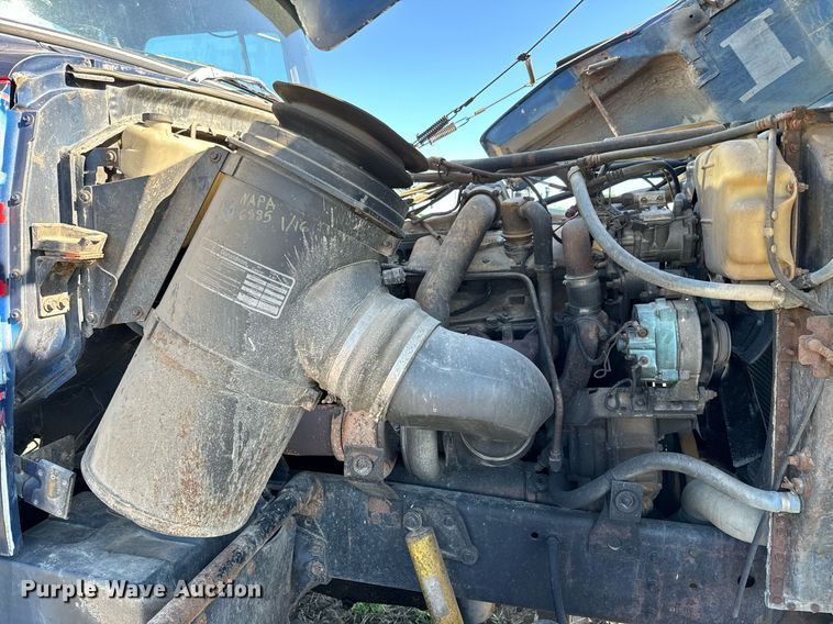 image for item DQ6736 1985 Ford L9000 semi truck