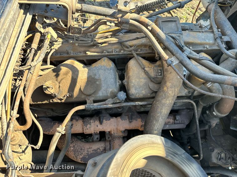 image for item DQ6736 1985 Ford L9000 semi truck