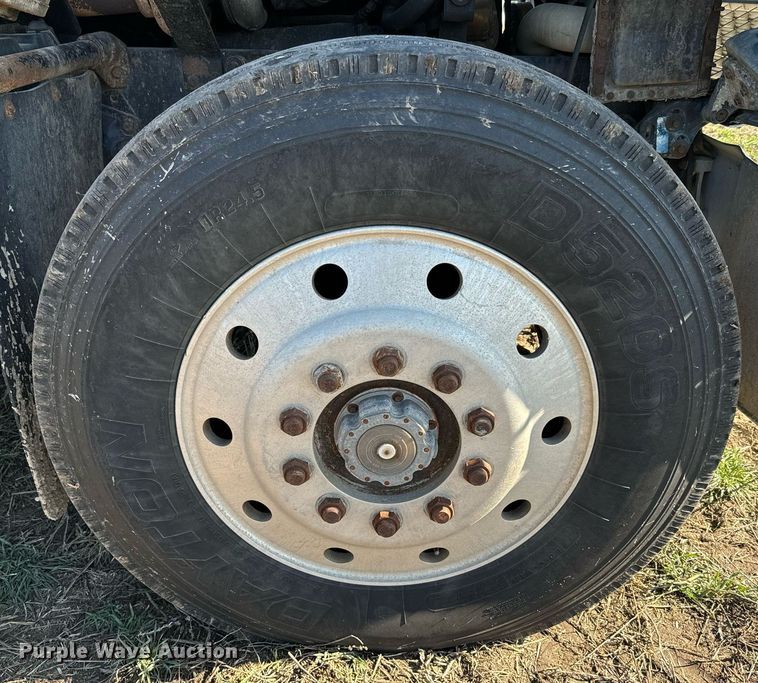 image for item DQ6736 1985 Ford L9000 semi truck