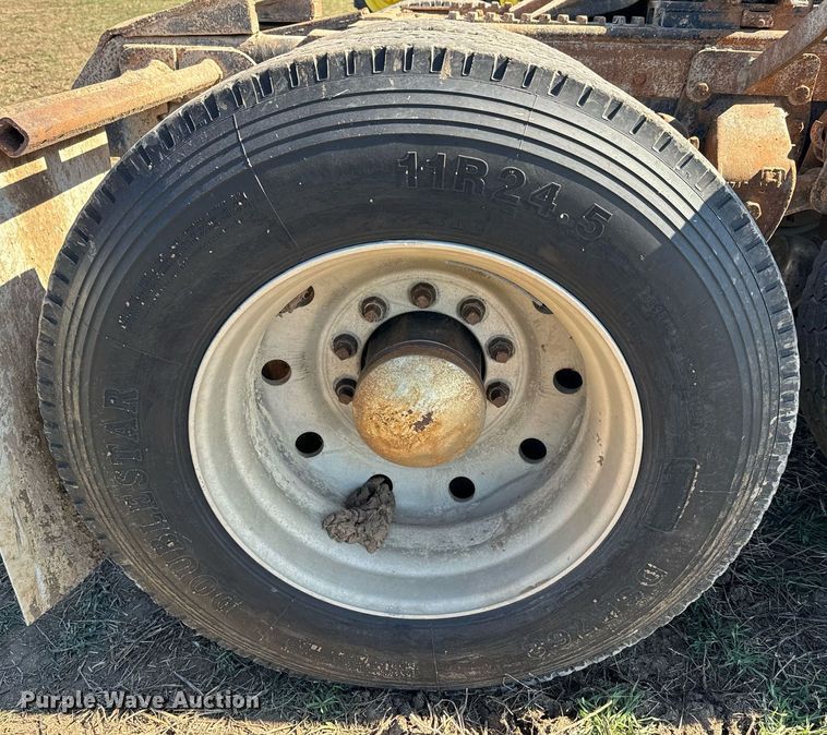 image for item DQ6736 1985 Ford L9000 semi truck