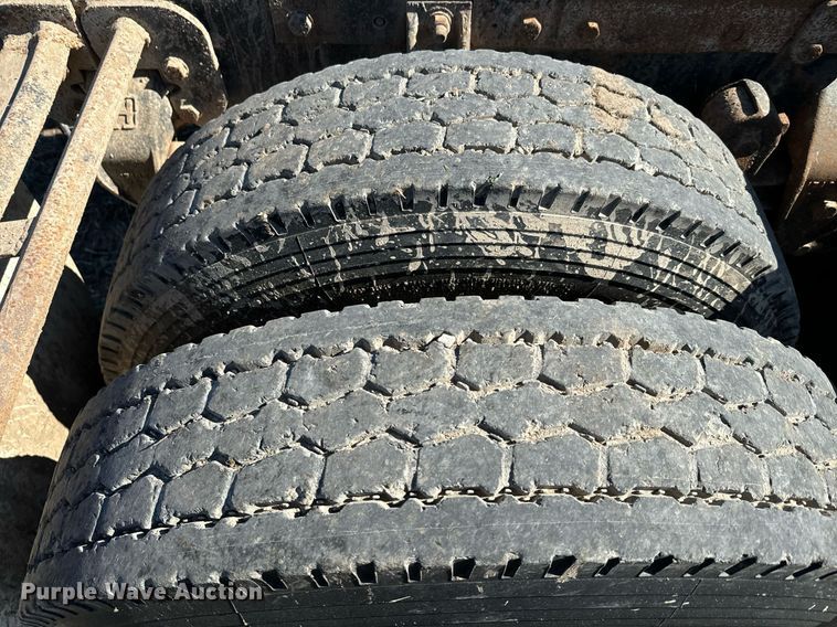 image for item DQ6736 1985 Ford L9000 semi truck