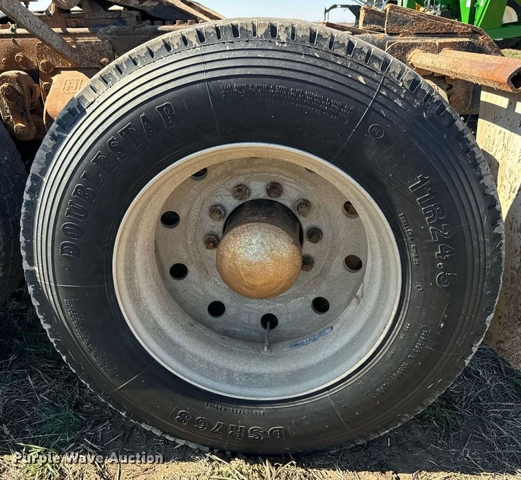 image for item DQ6736 1985 Ford L9000 semi truck