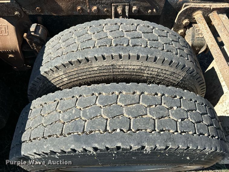 image for item DQ6736 1985 Ford L9000 semi truck