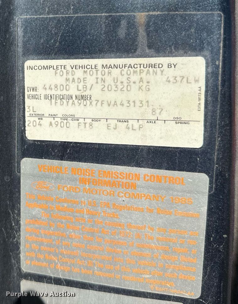 image for item DQ6736 1985 Ford L9000 semi truck