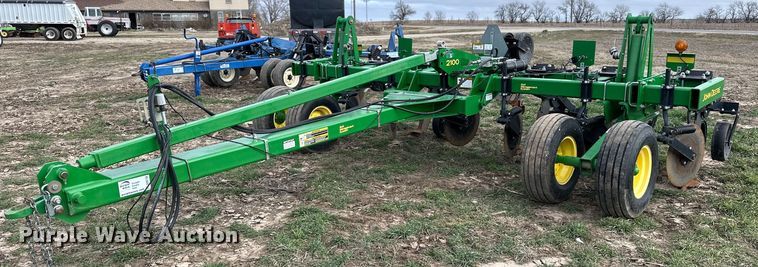 image for item DQ6738 2015 John Deere 2100X in-line ripper