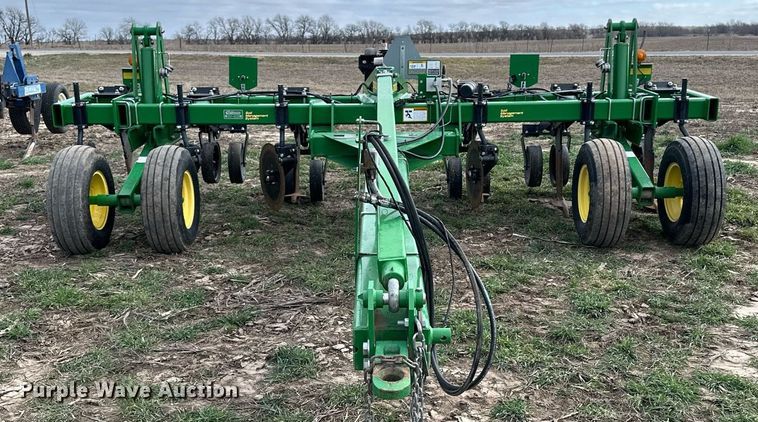 image for item DQ6738 2015 John Deere 2100X in-line ripper