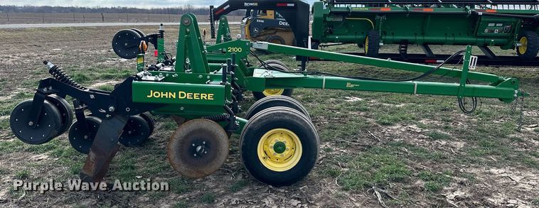 image for item DQ6738 2015 John Deere 2100X in-line ripper