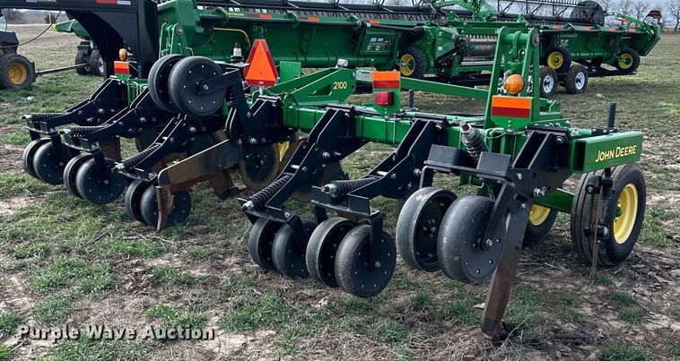 image for item DQ6738 2015 John Deere 2100X in-line ripper