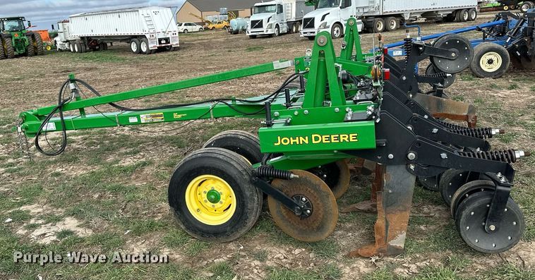 image for item DQ6738 2015 John Deere 2100X in-line ripper