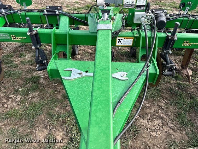 image for item DQ6738 2015 John Deere 2100X in-line ripper