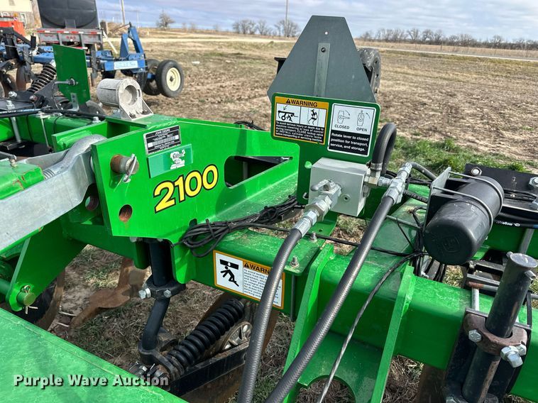 image for item DQ6738 2015 John Deere 2100X in-line ripper