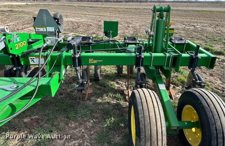 image for item DQ6738 2015 John Deere 2100X in-line ripper