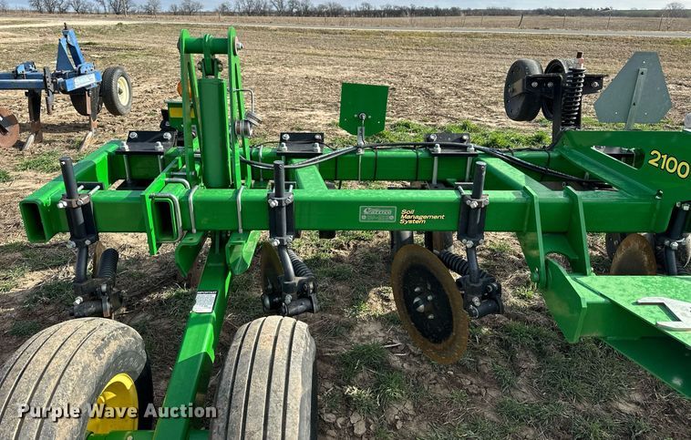 image for item DQ6738 2015 John Deere 2100X in-line ripper