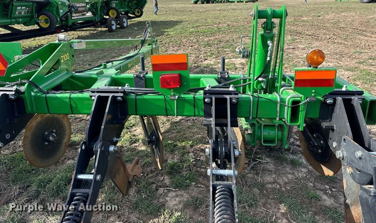 image for item DQ6738 2015 John Deere 2100X in-line ripper