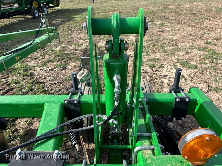 image for item DQ6738 2015 John Deere 2100X in-line ripper