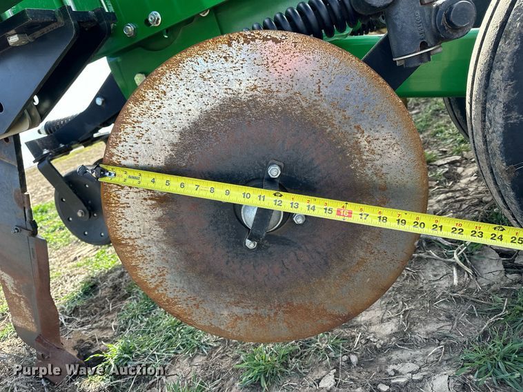 image for item DQ6738 2015 John Deere 2100X in-line ripper