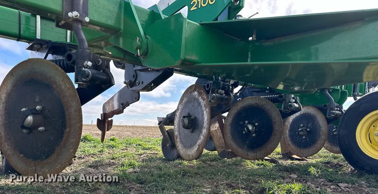 image for item DQ6738 2015 John Deere 2100X in-line ripper