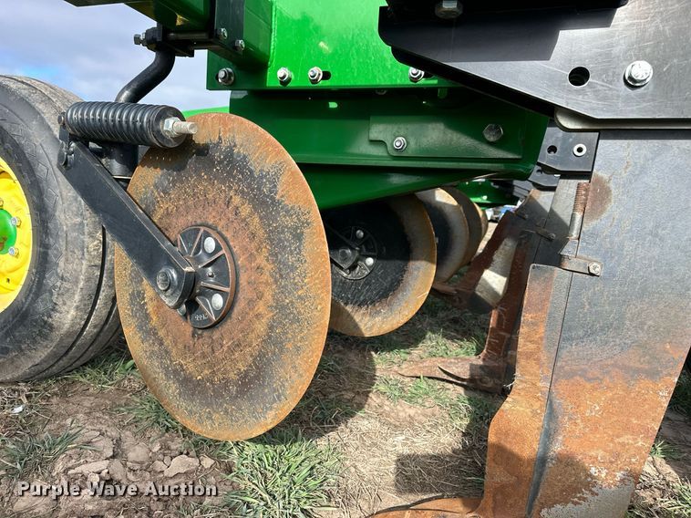 image for item DQ6738 2015 John Deere 2100X in-line ripper