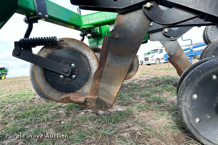 image for item DQ6738 2015 John Deere 2100X in-line ripper