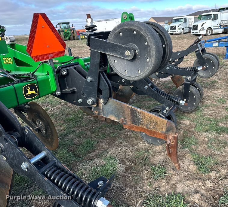 image for item DQ6738 2015 John Deere 2100X in-line ripper