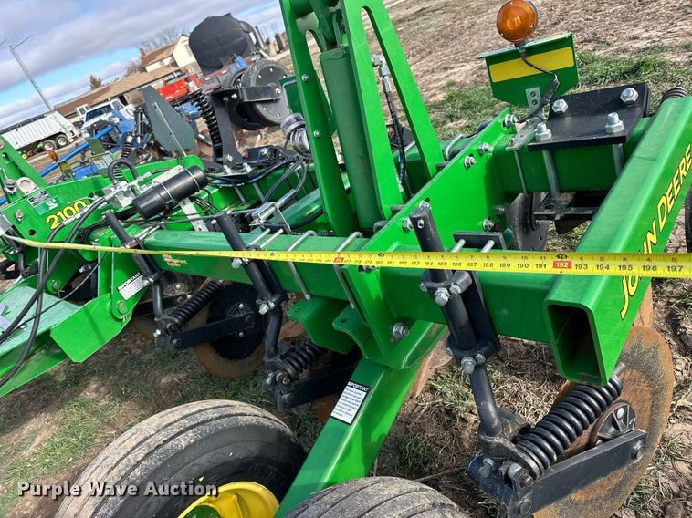 image for item DQ6738 2015 John Deere 2100X in-line ripper