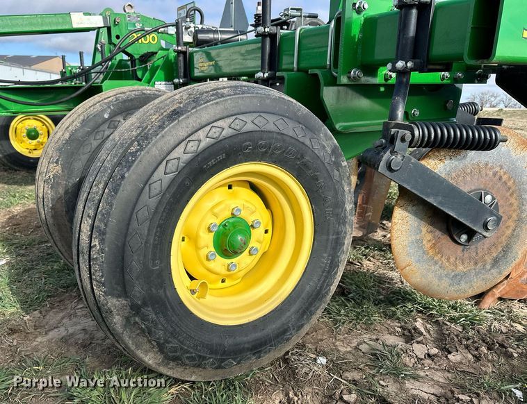 image for item DQ6738 2015 John Deere 2100X in-line ripper