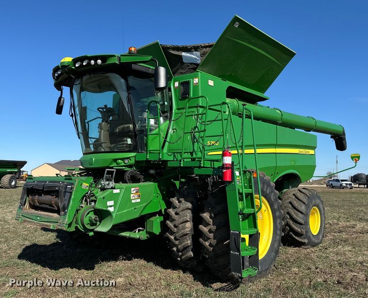 image for item DQ6739 2018 John Deere S790 combine