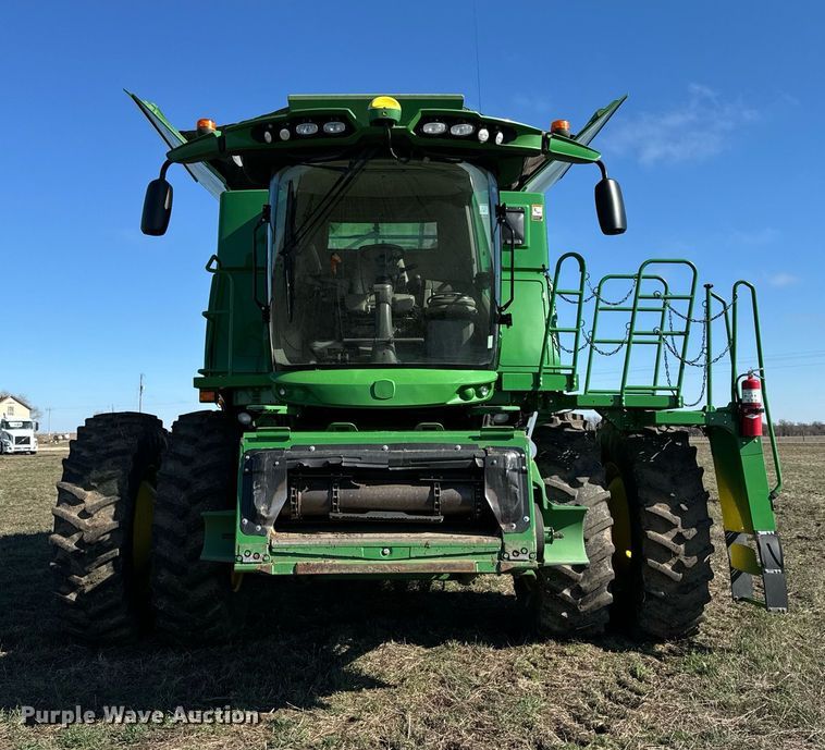 image for item DQ6739 2018 John Deere S790 combine