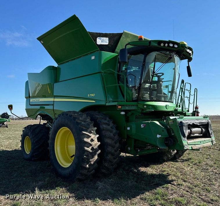 image for item DQ6739 2018 John Deere S790 combine