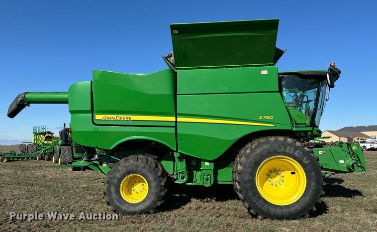 image for item DQ6739 2018 John Deere S790 combine