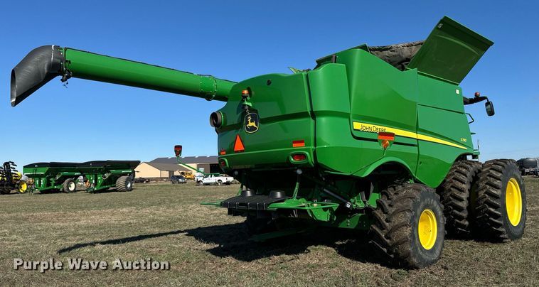image for item DQ6739 2018 John Deere S790 combine