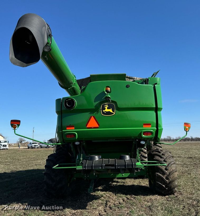 image for item DQ6739 2018 John Deere S790 combine